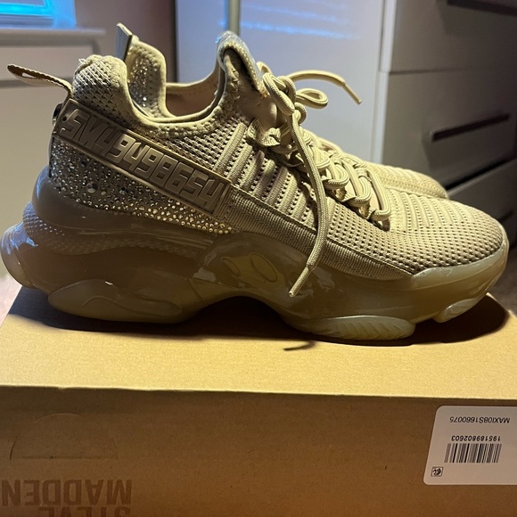 Steven Madden size 7 sneakers - Picture 2 of 3